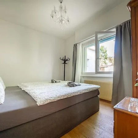 Villa Rooms In Splendid Apartment With Parking-Stunning Lake View Montreux