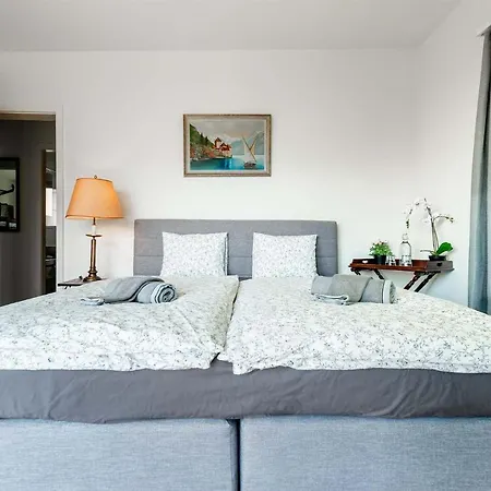 Rooms In Splendid Apartment With Parking-Stunning Lake View * מונטרה